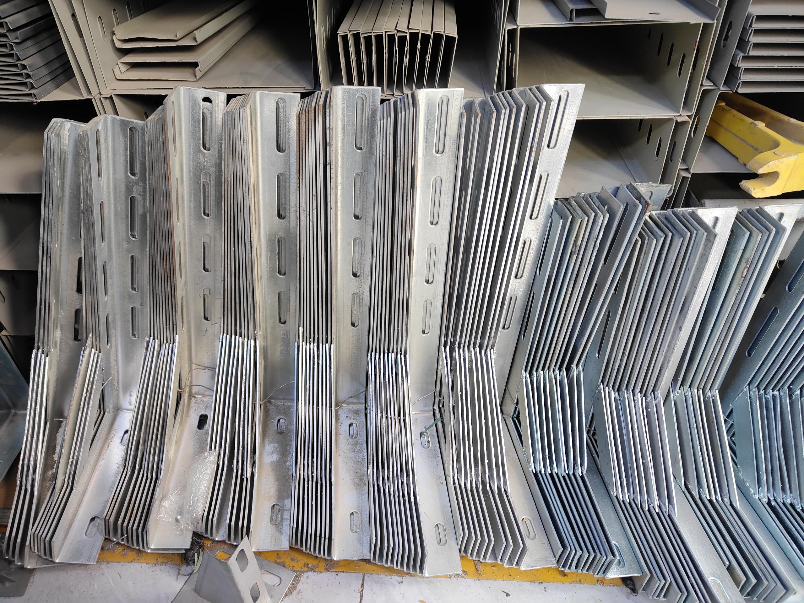 電纜橋架加厚角鐵斜撐 電纜橋架加厚角鐵斜撐